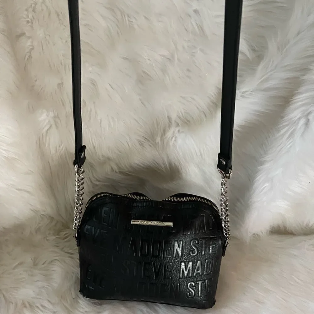 Steve Madden black logo dome crossbody bag with gold tone chain accent